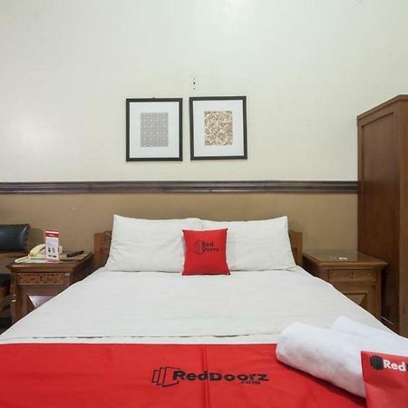 Reddoorz @ Urip Sumoharjo Hotel Surabaya Exterior photo